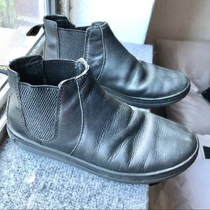 DR MARTENS Katya Chelsea Black Bootie Sz 7 Pull-on